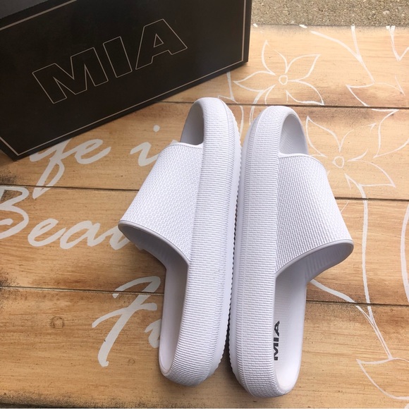 New MIA White Slide Sandals Size 9 - Picture 4 of 10
